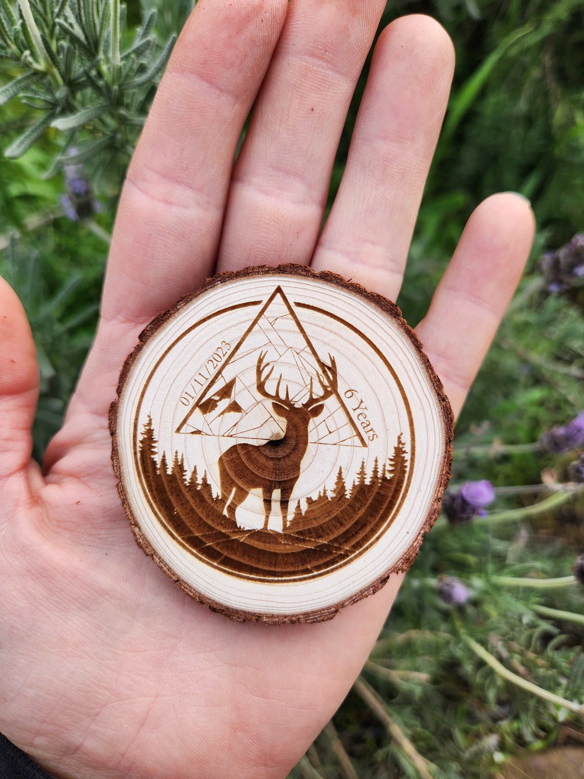 Majestic Buck wood medallion natural grain detail