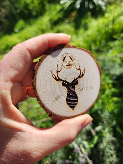 The Lone Stag wood medallion natural grain detail