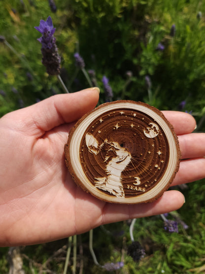 Stargazer Kitty wood medallion natural grain detail