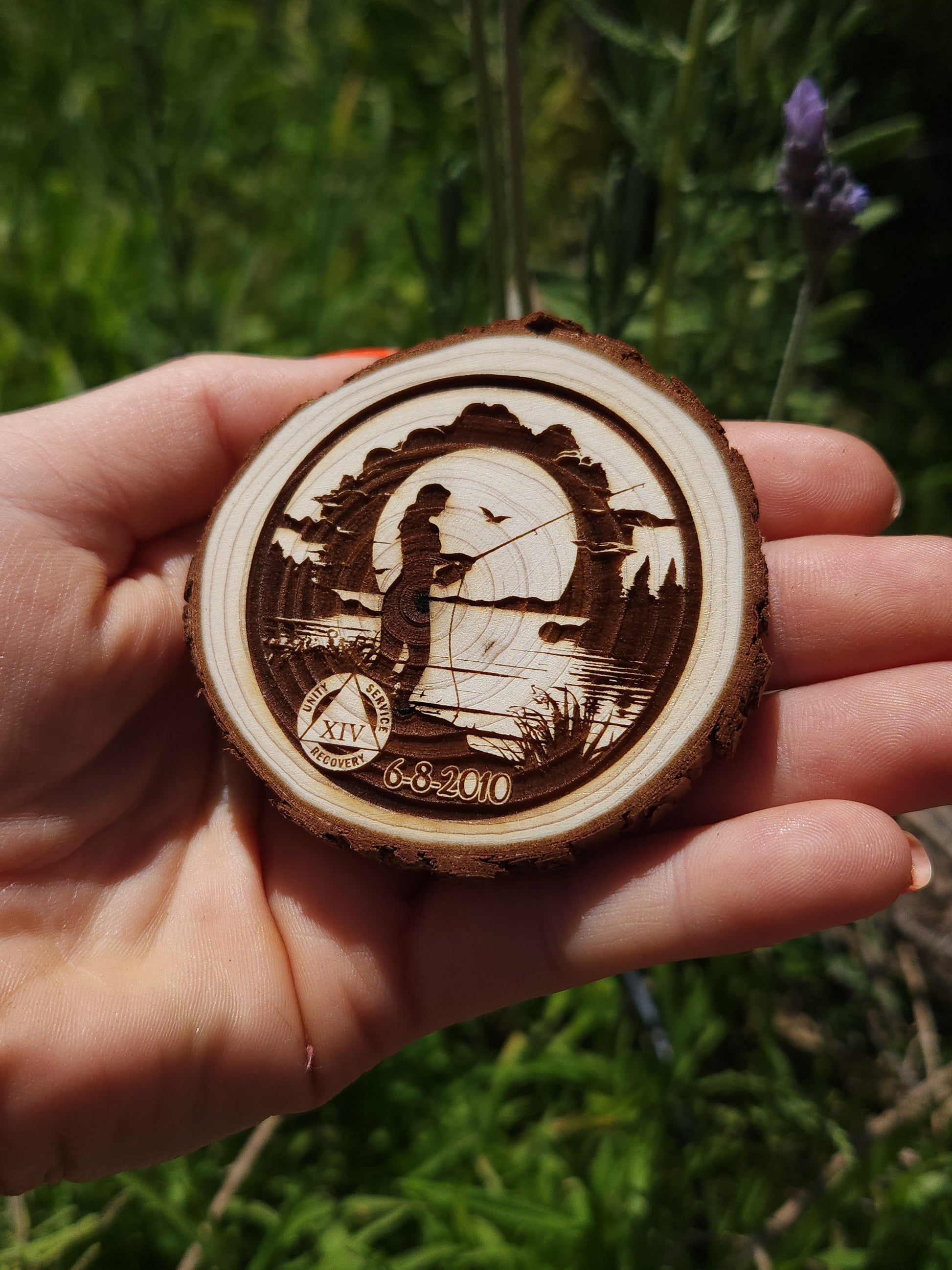She's Gone Fishin' wood medallion natural grain detail