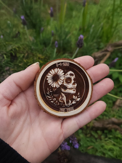 Mujer Misteriosa Spanish recovery chip back with serenity prayer