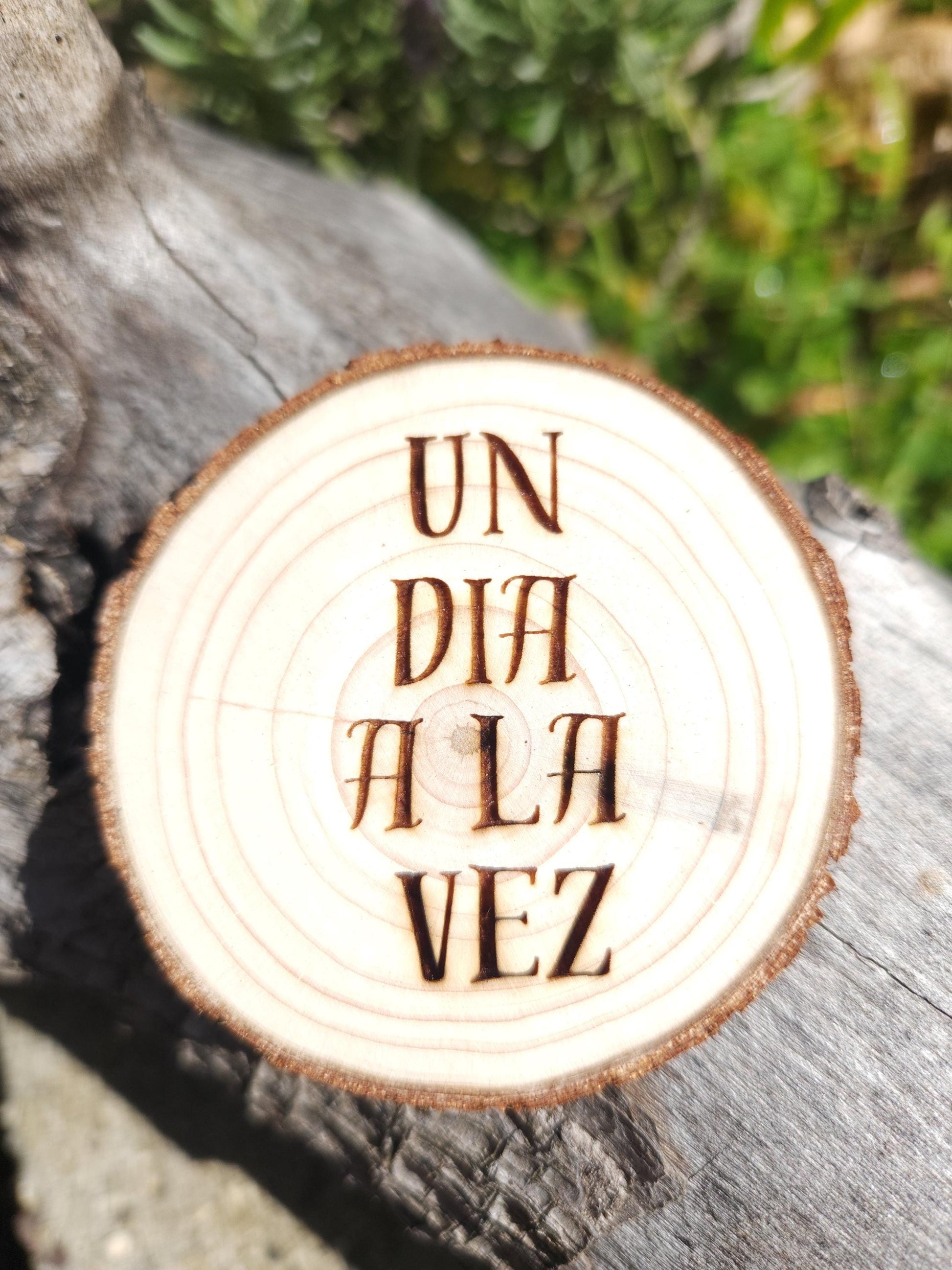 Mujer Misteriosa Spanish wood medallion natural grain detail