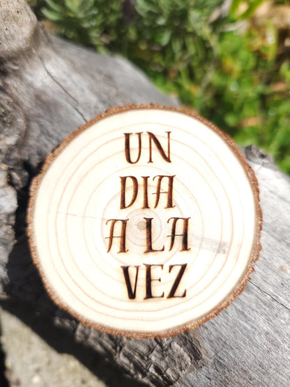 Mujer Misteriosa Spanish wood medallion natural grain detail