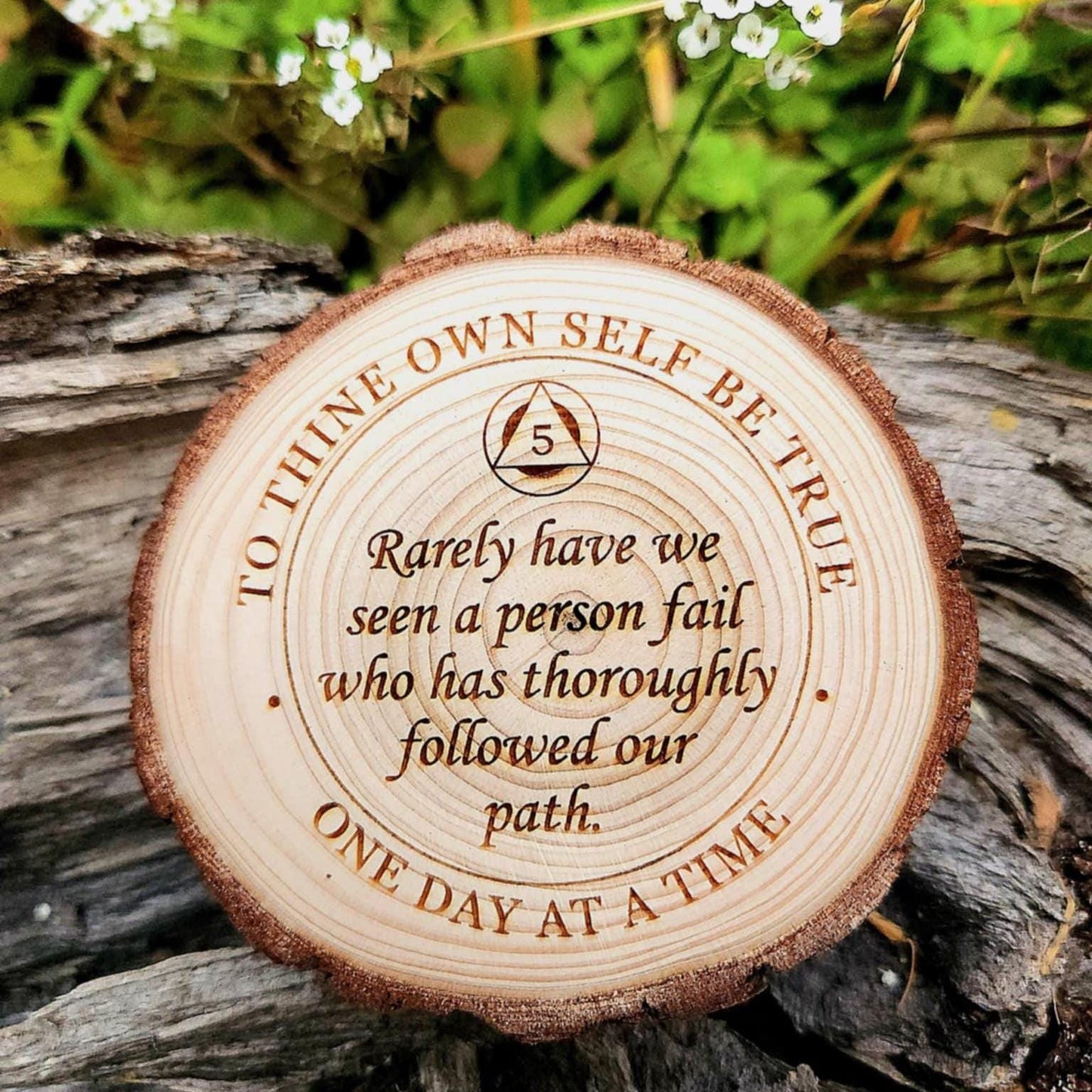Orca wood medallion natural grain detail